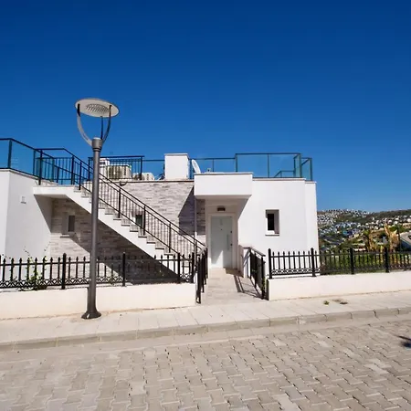 Апартаменты With The Pool And Sea View, As You Can Have A Pleasant Time On Your Balcony *