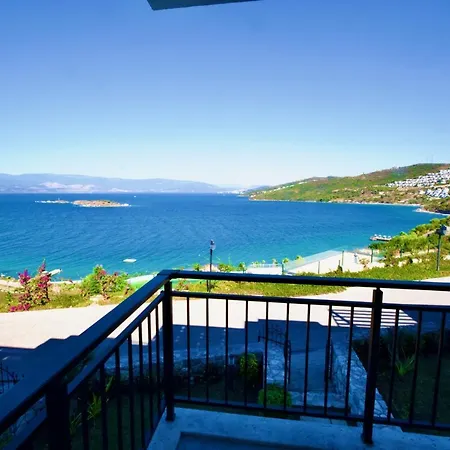 Апартаменты With The Pool And Sea View, As You Can Have A Pleasant Time On Your Balcony Богазычи
